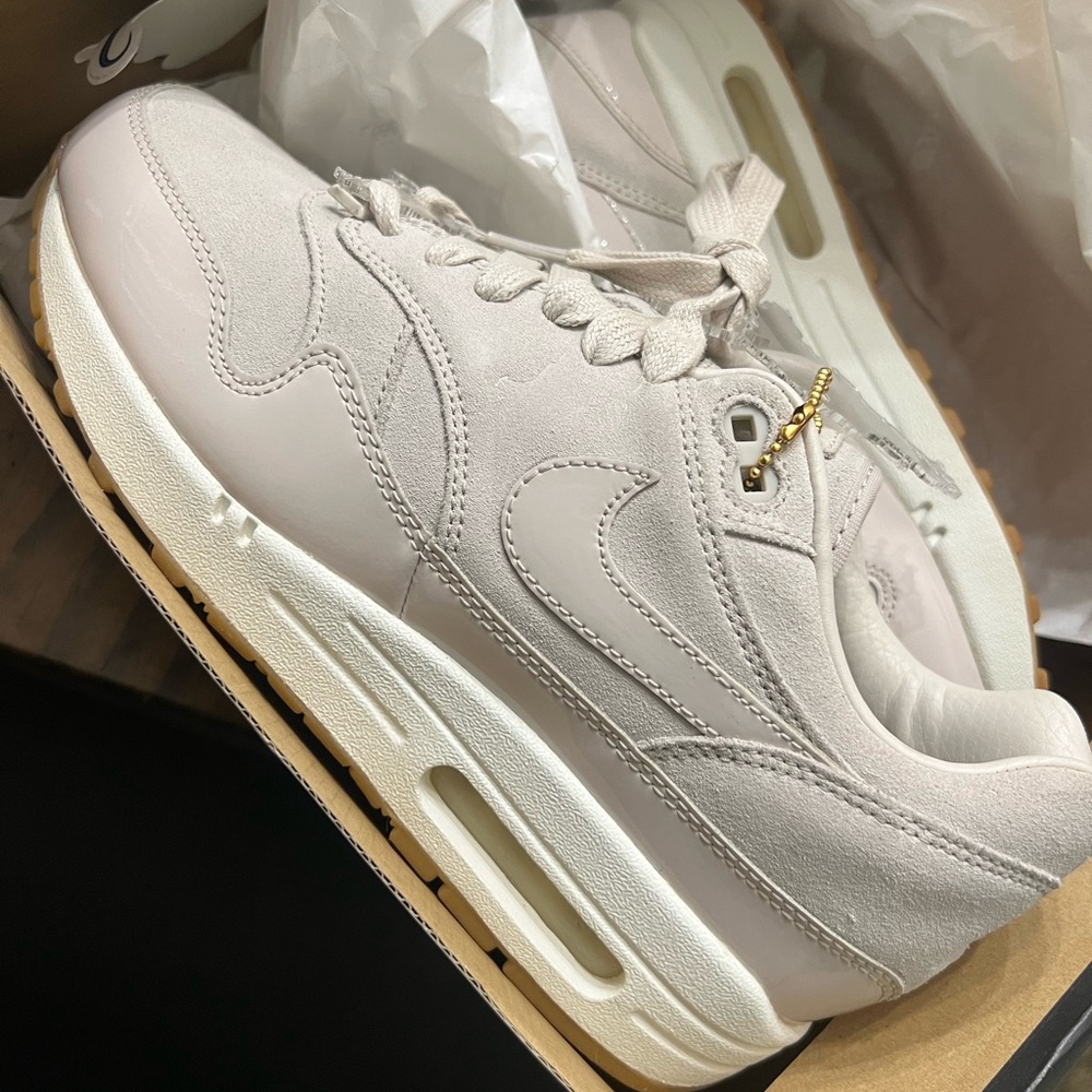 Nike Air Max Cream Sneakers